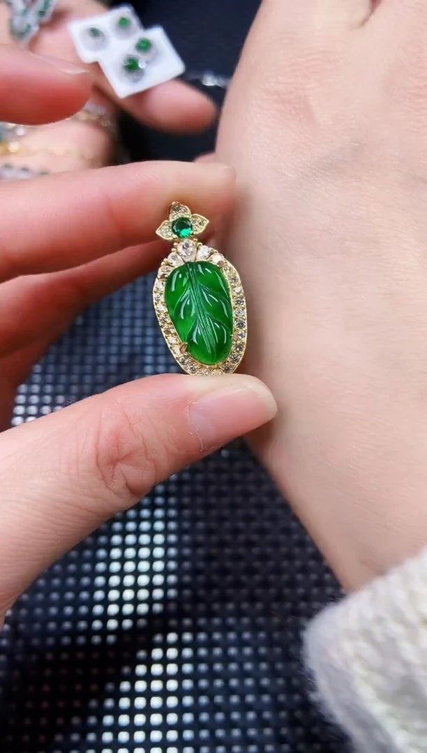 【闪购商品】翡翠吊坠(不含链)未镶嵌11111111111