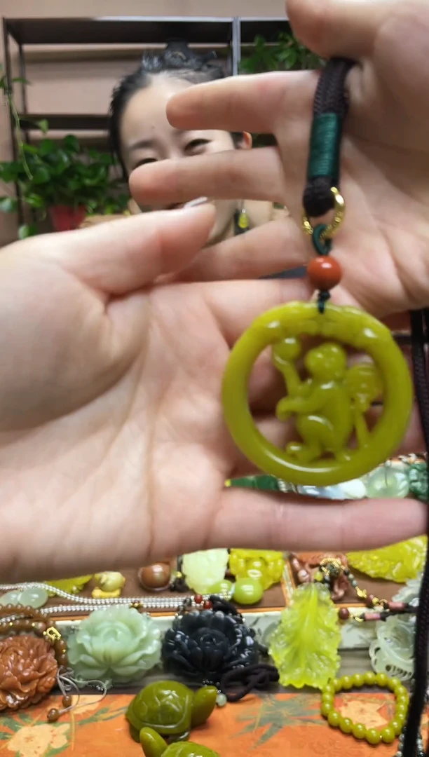 未镶嵌岫玉颈饰·1