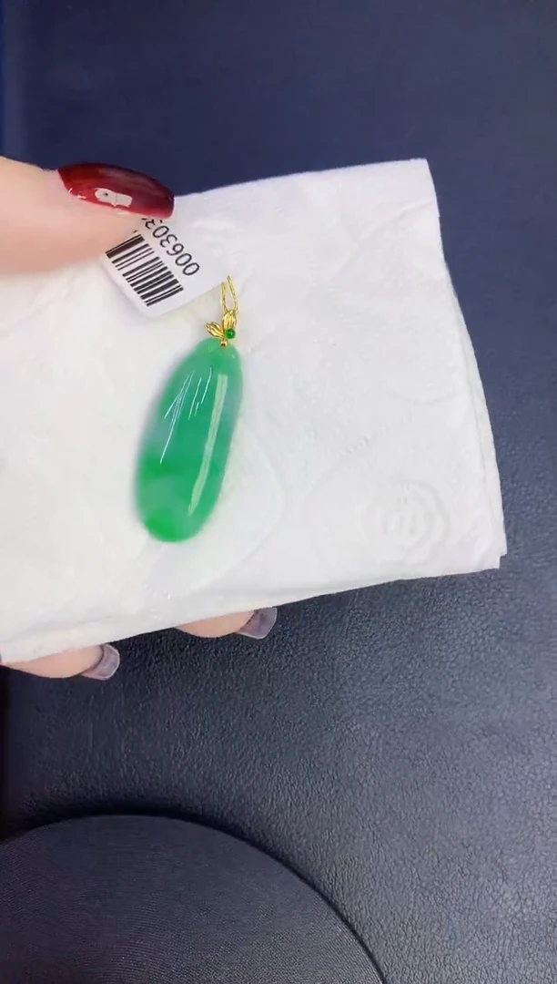 颈饰18K金镶嵌翡翠缅甸天然翡翠A货