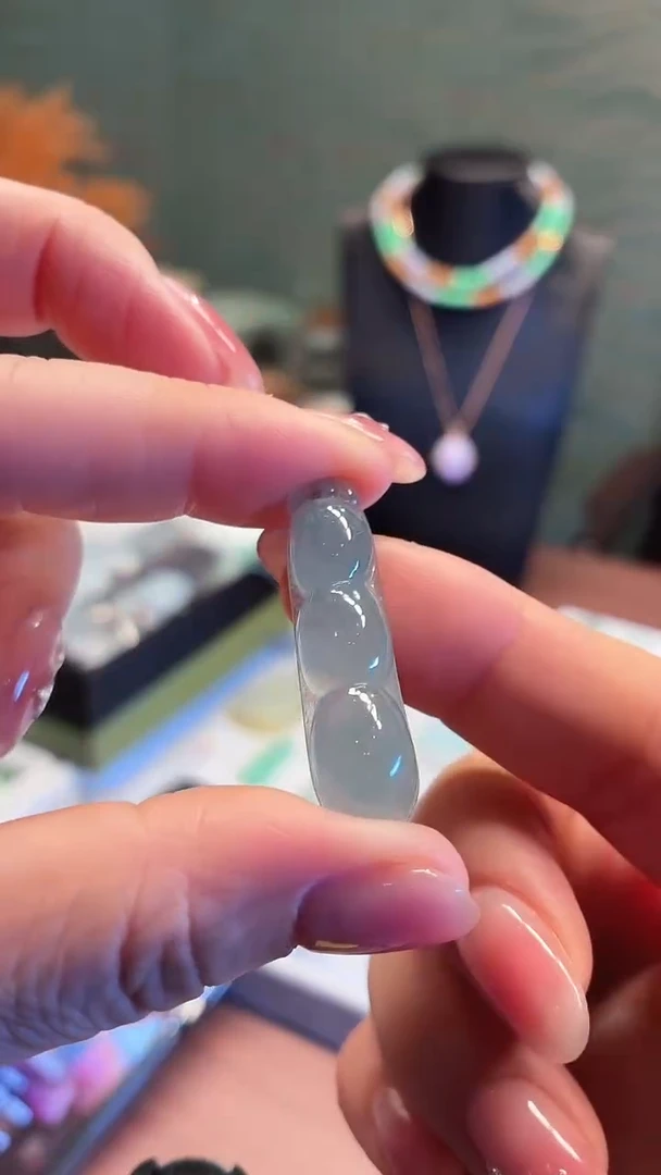 颈饰未镶嵌翡翠四季平安豆吊坠