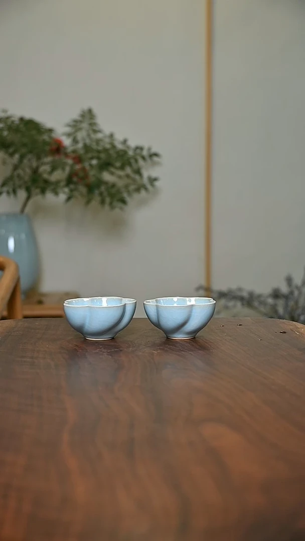 梅花杯2只 天青 微瑕 朱家汝窑款