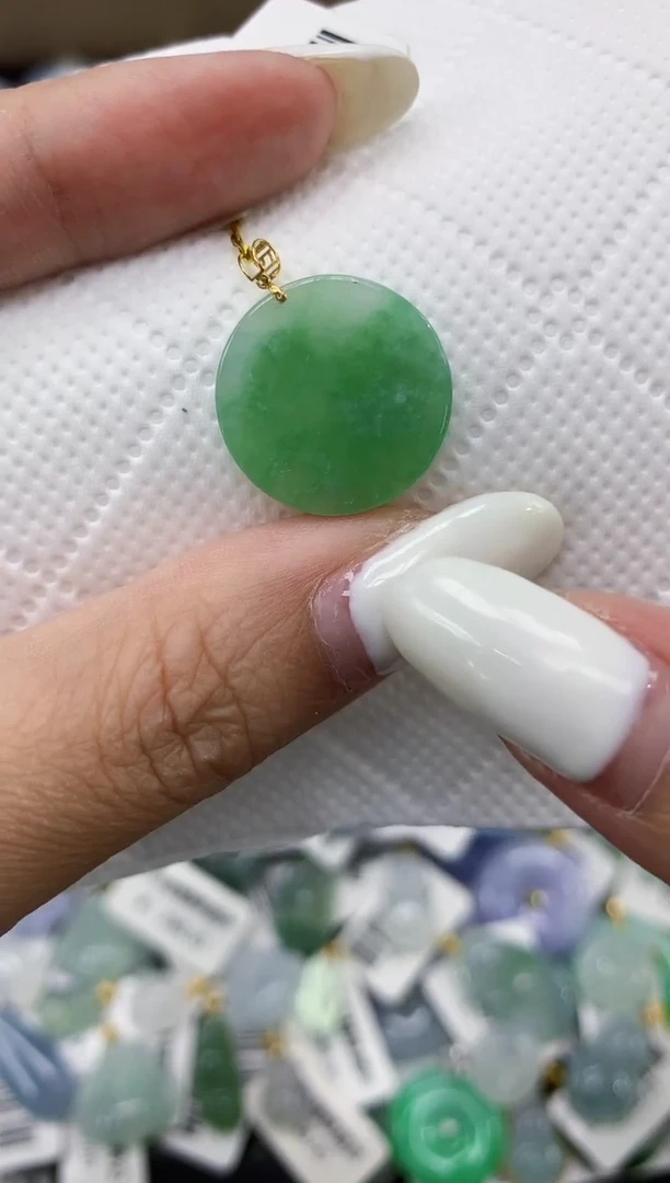 颈饰18K金镶嵌翡翠11111111111