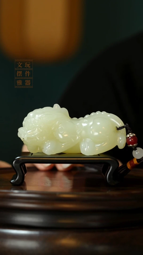 玉《吞金霸王貔貅》手把件摆件