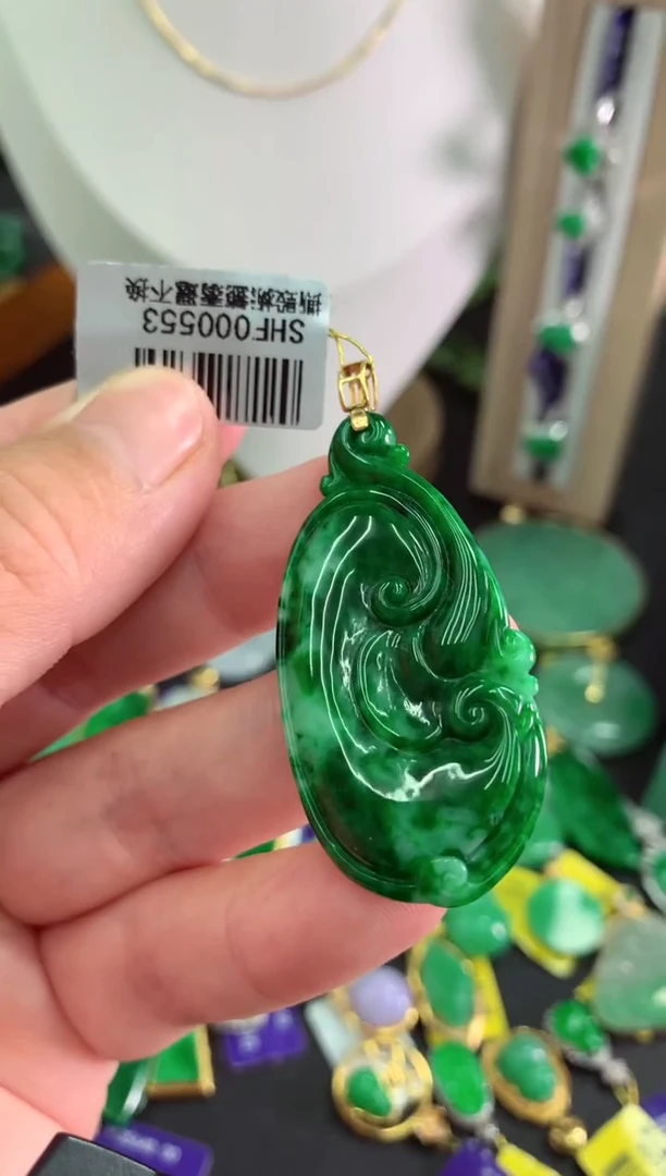 翡翠18K金镶嵌颈饰挂件