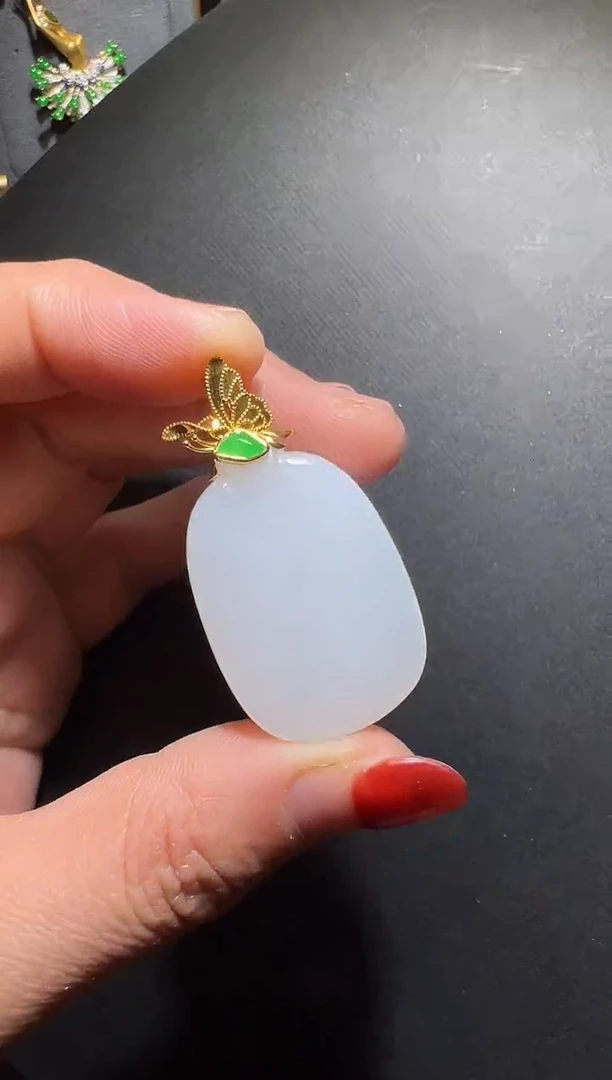 颈饰18K金镶嵌和田玉和田无事牌吊坠