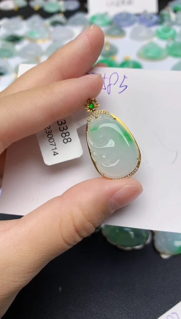 颈饰18K金镶嵌翡翠天然缅甸A货翡翠百元以上9元证书费自理