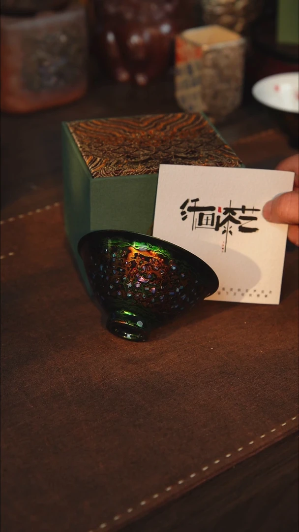 瓷大漆内绘锦鲤鱼杯