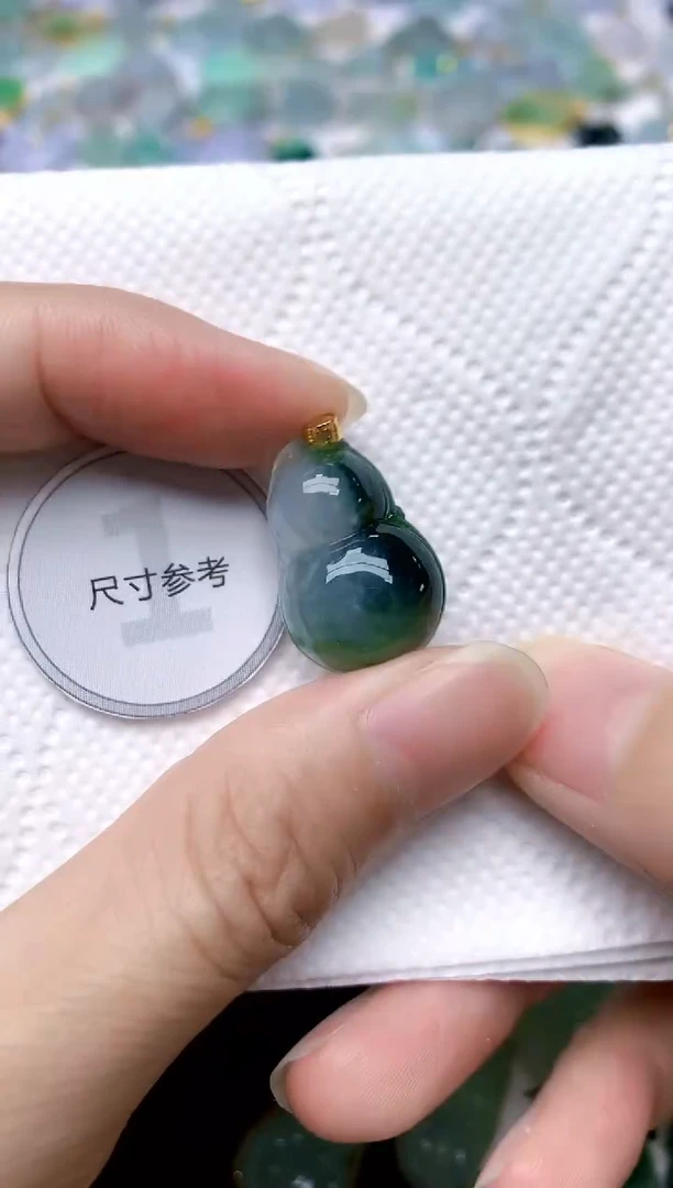 颈饰18K金镶嵌翡翠天然A货翡翠