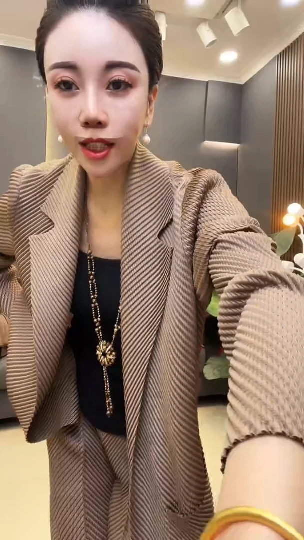 聚酯纤维（涤纶）咖色 西服套装