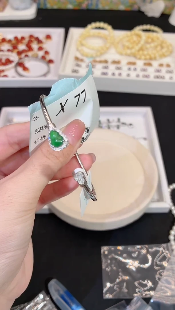 银S925镶嵌手镯翡翠兔****看多样性发一X77