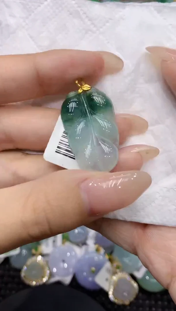 颈饰18K金镶嵌翡翠111111111111