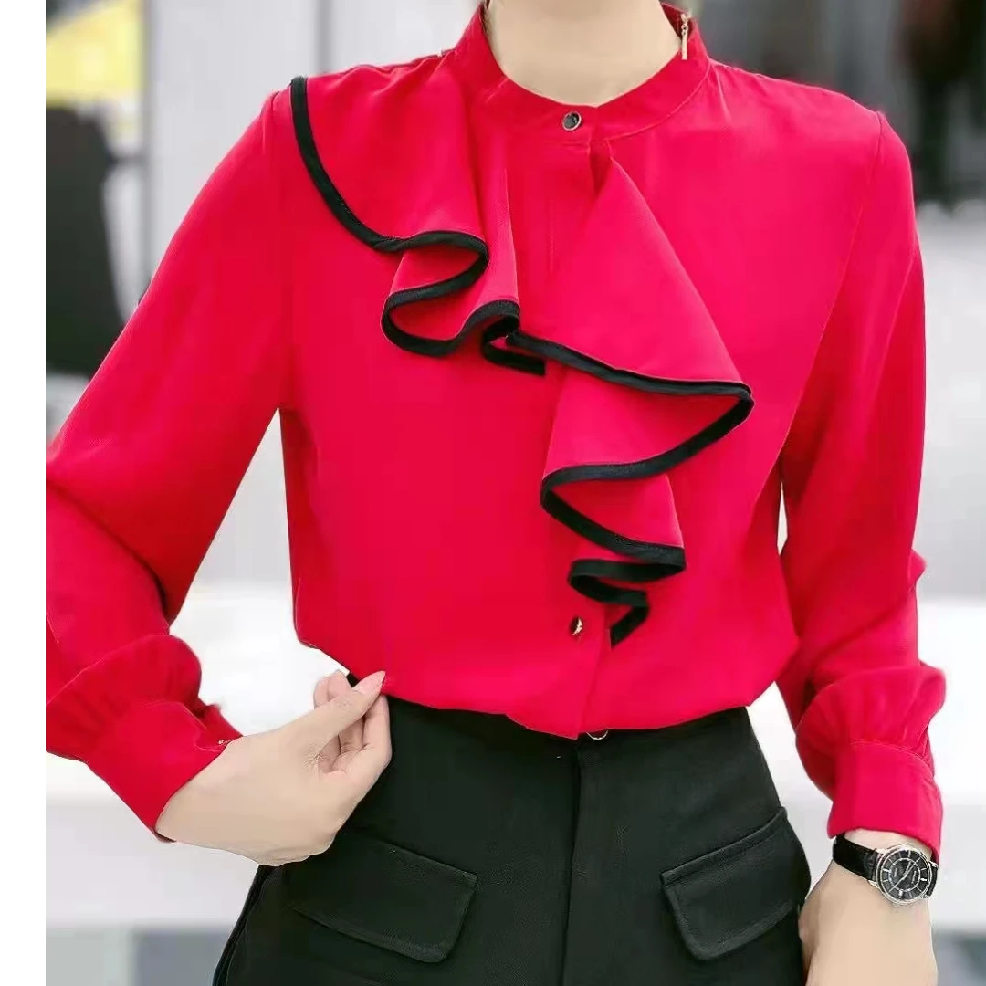 春季新款洋气胸花小衫 微瑕