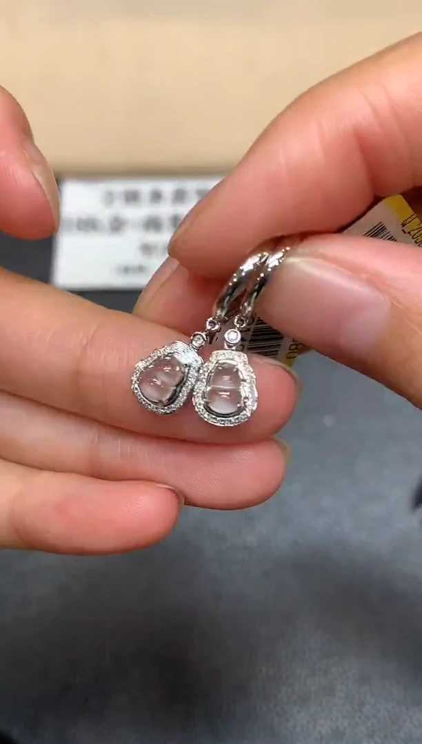 18K金镶嵌翡翠耳饰葫芦【无服务费