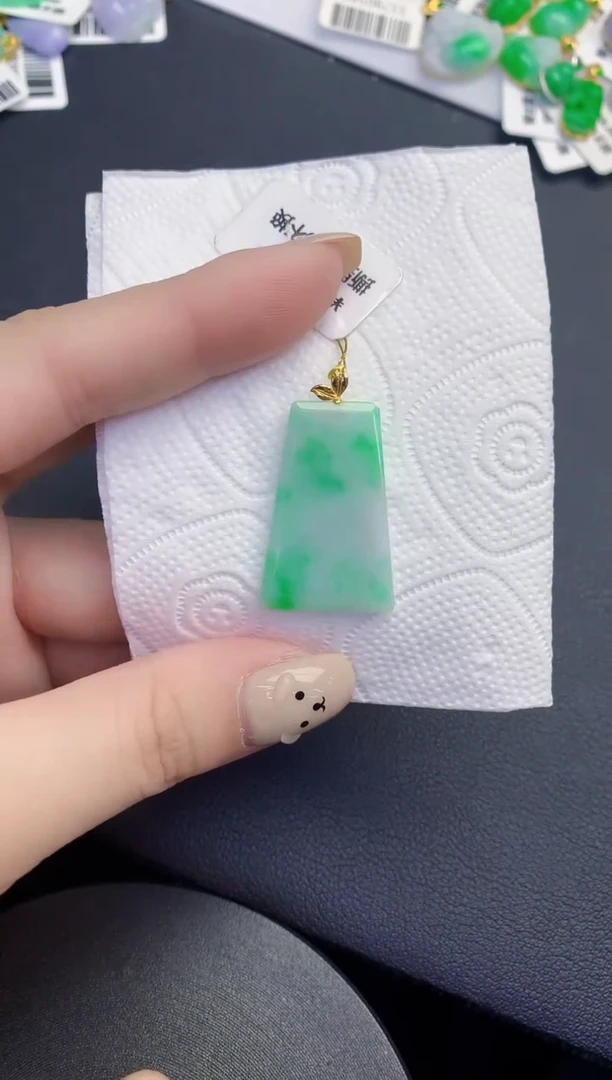 颈饰18K金镶嵌翡翠缅甸天然翡翠A货