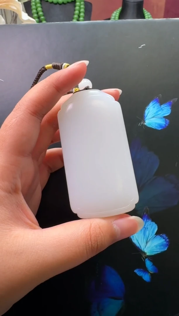 颈饰未镶嵌和田玉吊坠