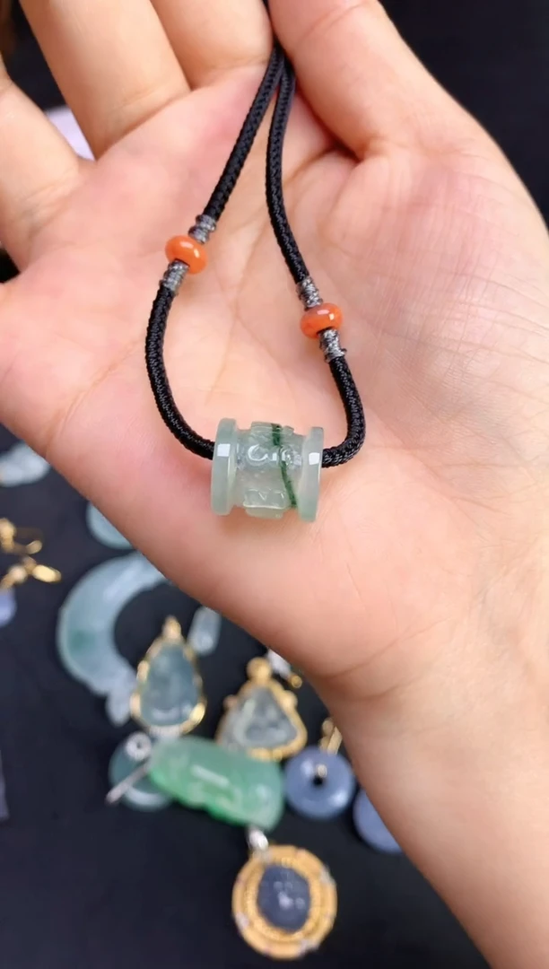 颈饰未镶嵌翡翠2025120601