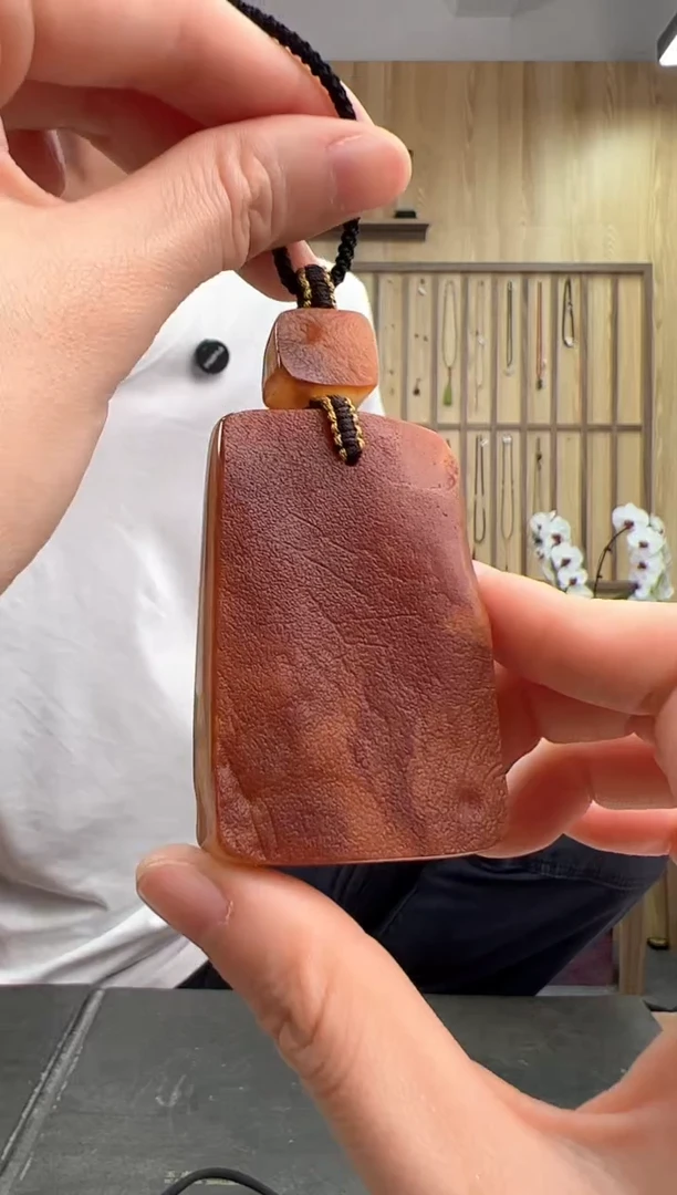 【闪购商品】琥珀颈饰未镶嵌海漂原皮蜜蜡吊坠（38克+）
