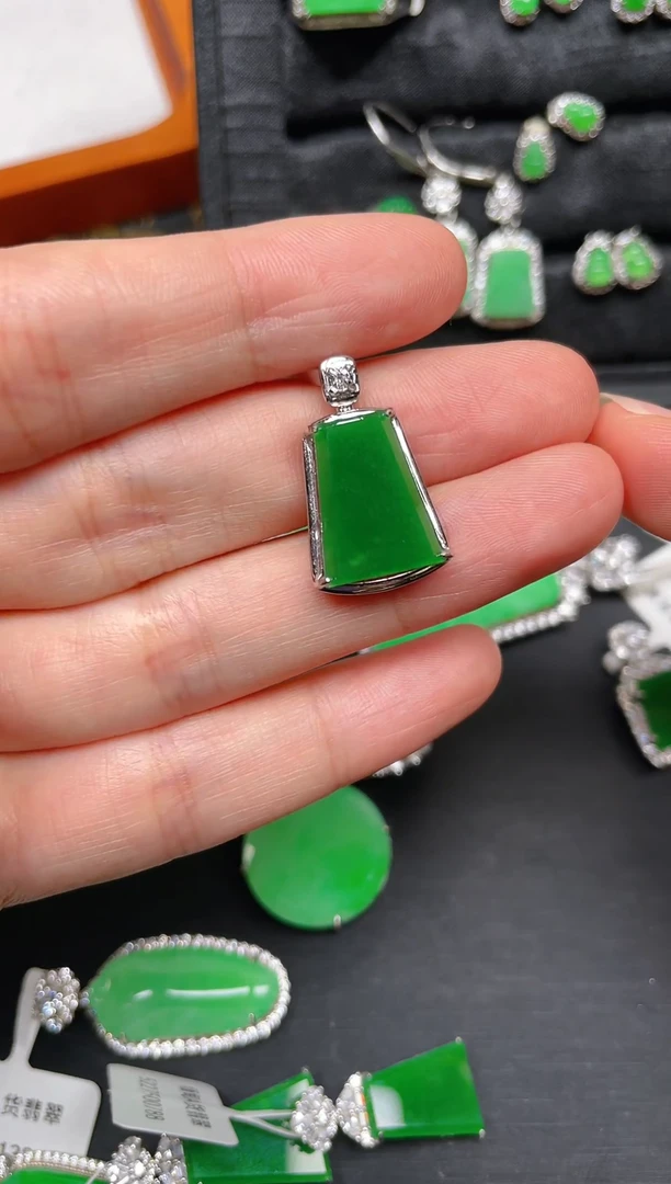 翡翠银S925镶嵌吊坠(不含链)翡翠5233