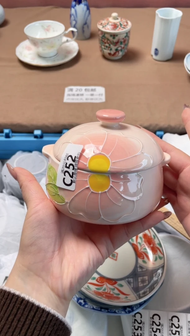 瓷片代****你粉色小双耳盖碗