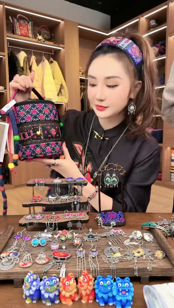 【闪购商品】织绣L535黔东南苗族刺绣