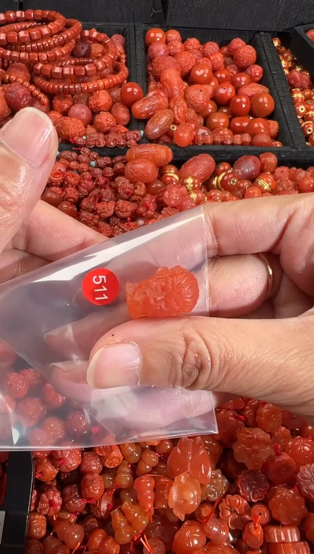 南红玛瑙未镶嵌颈饰1
