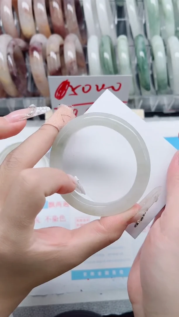 【闪购商品】石英质玉手镯未镶嵌A53-52.4