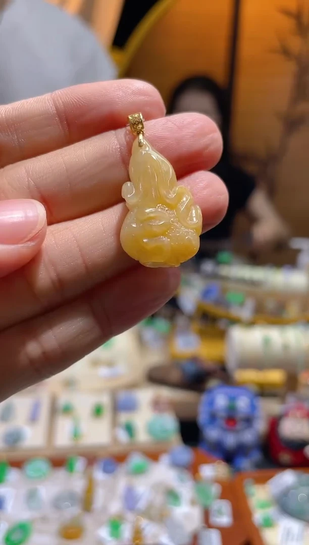 翡翠18K金镶嵌颈饰白菜