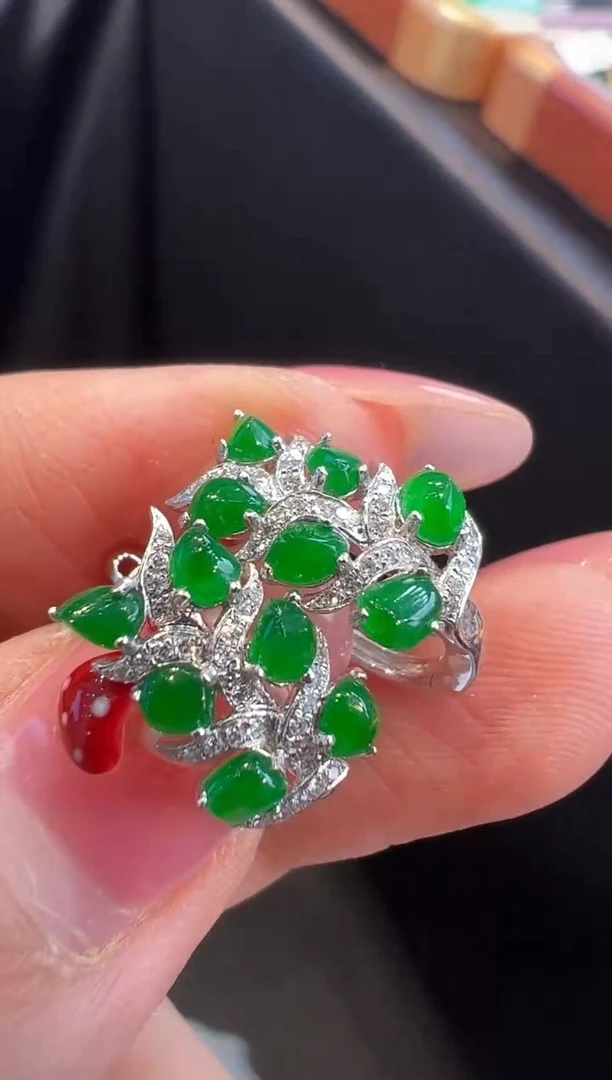 18K金镶嵌翡翠耳饰耳饰