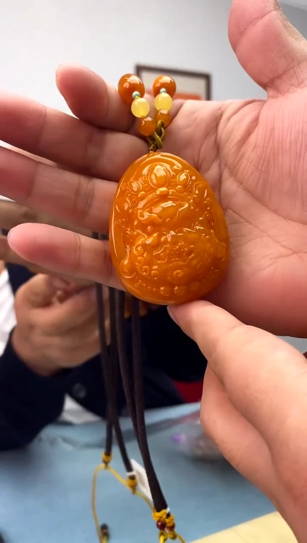 蜜蜡未镶嵌珠宝奇石假一罚十，黄财神发一件032