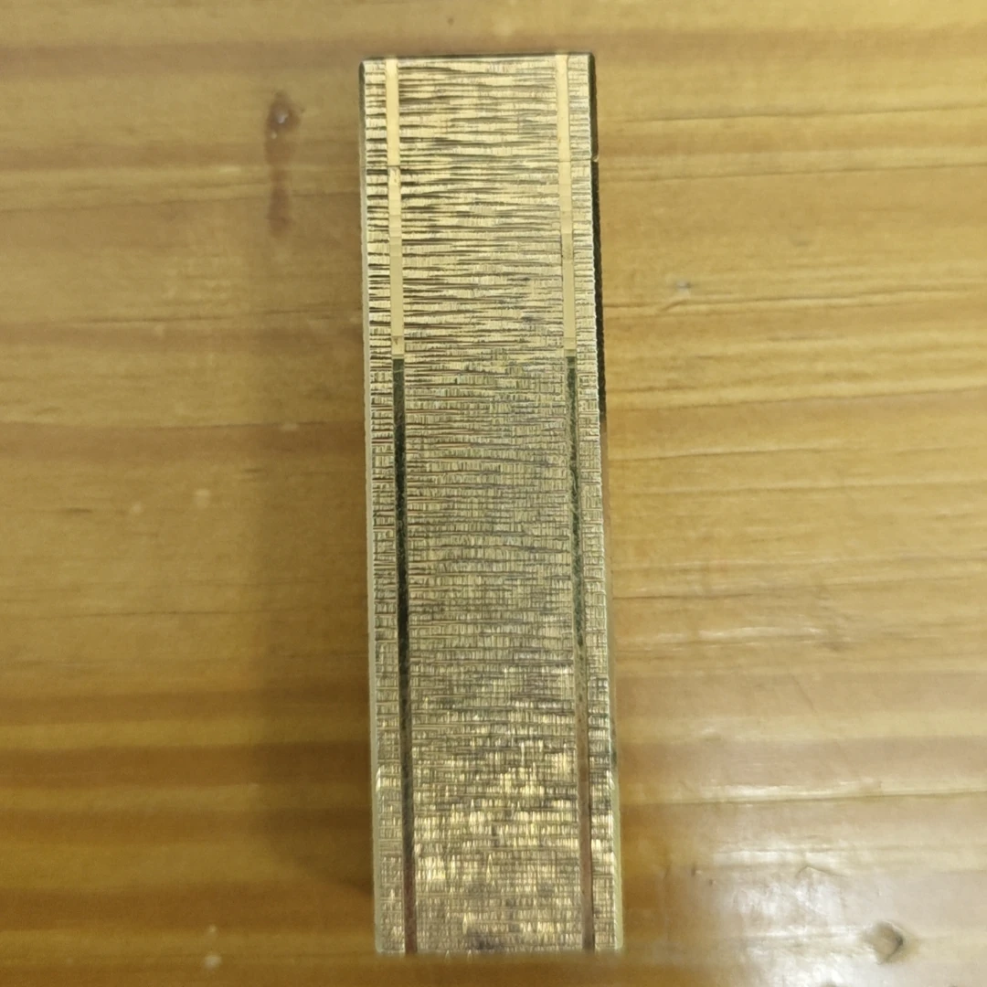 IC505金色横纹脉冲充气打火机