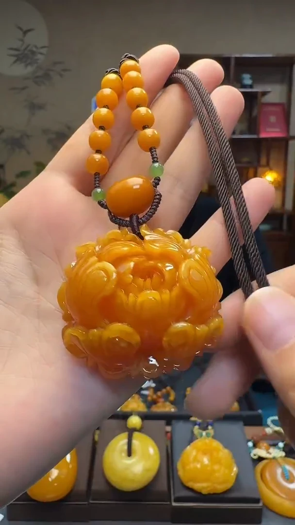 琥珀吊坠(不含链)未镶嵌天然保真蜜蜡牡丹花套装（送绳子）