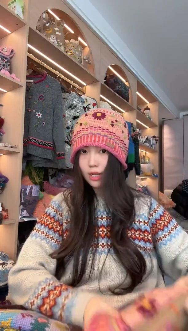 羊毛粉色卷边帽