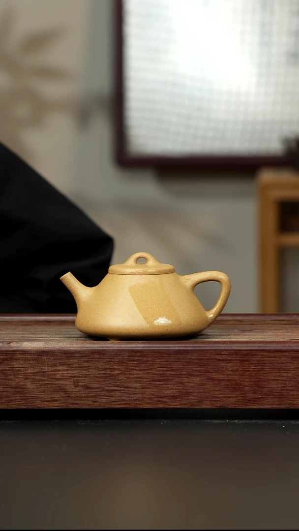 紫砂茶壶手磨黄金段 子冶石瓢