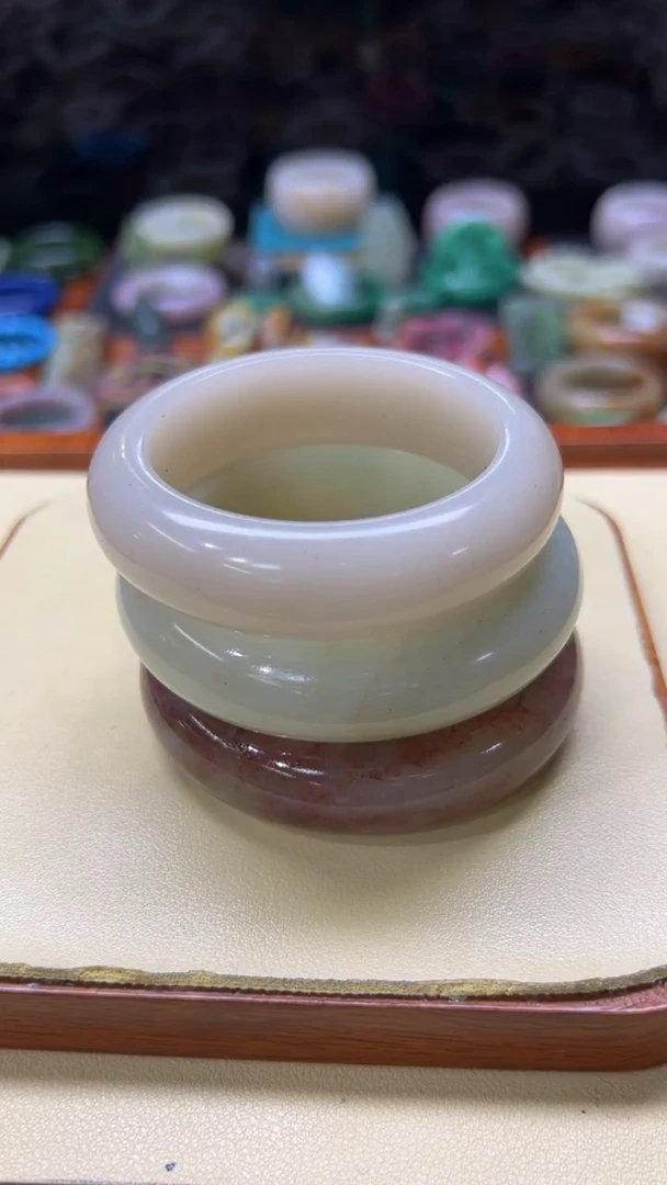 未镶嵌手镯石英质玉季****住017