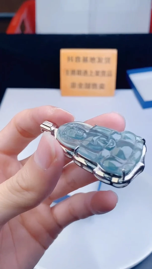 颈饰未镶嵌翡翠1