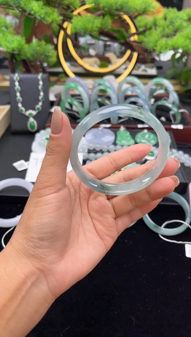 未镶嵌手镯翡翠手镯