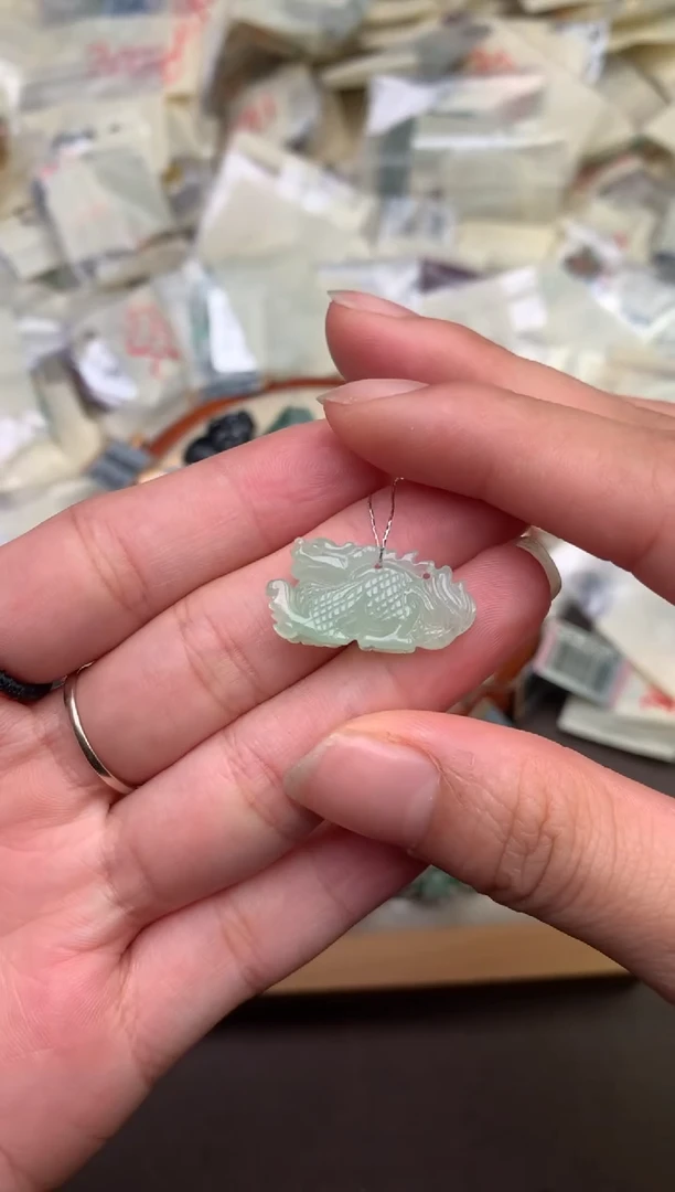翡翠挂件未镶嵌 —