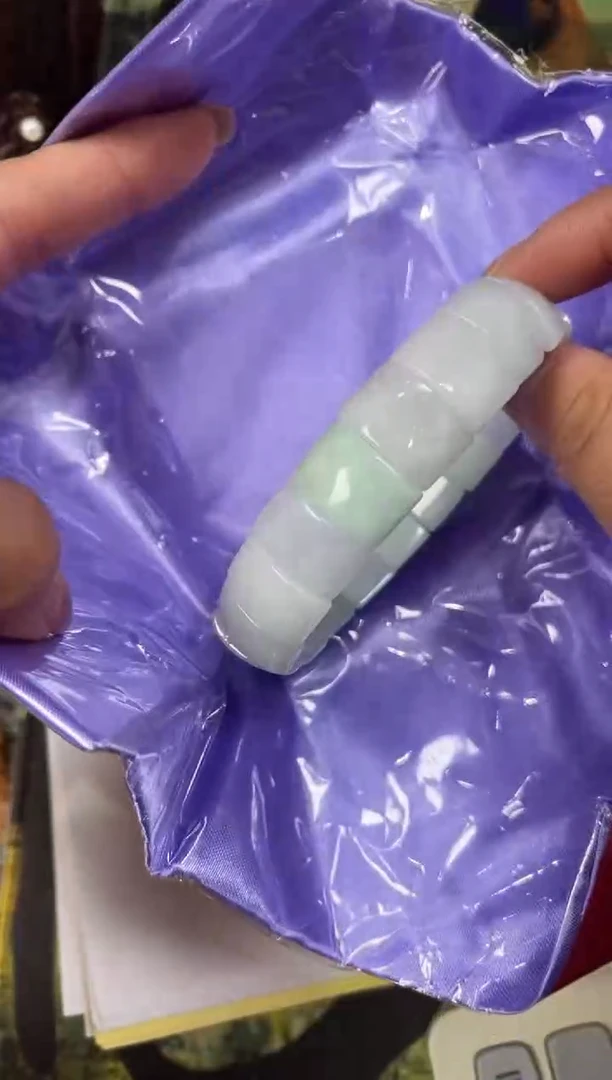 未镶嵌挂件翡翠，翡翠