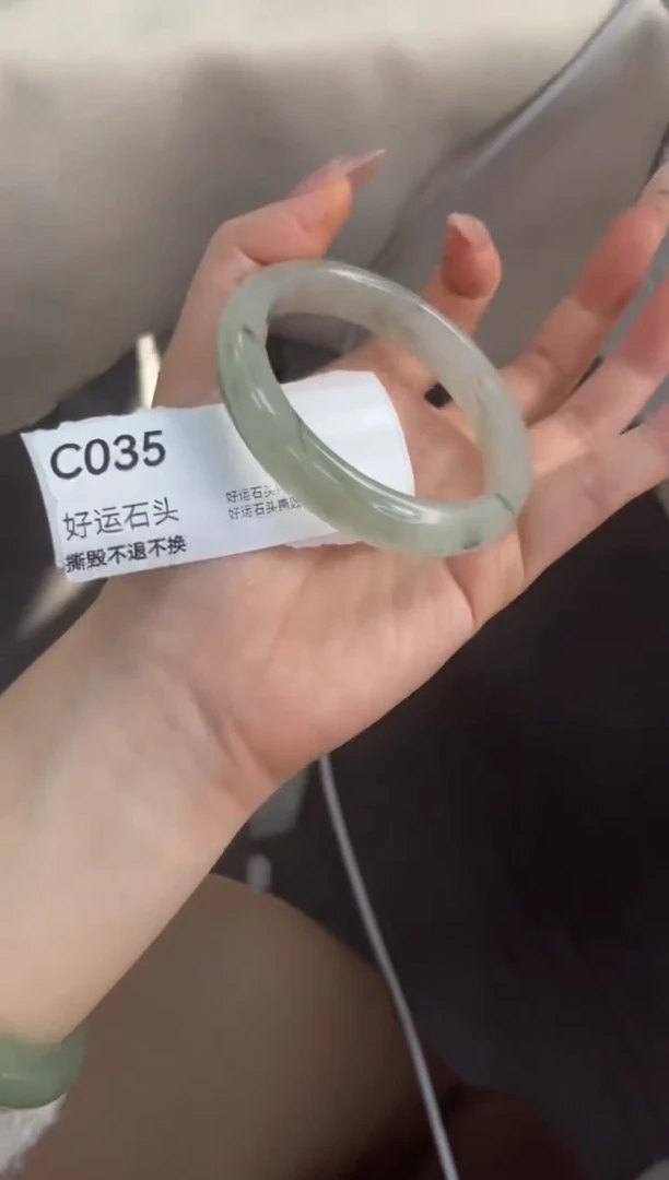 未镶嵌手镯石英质玉微瑕035