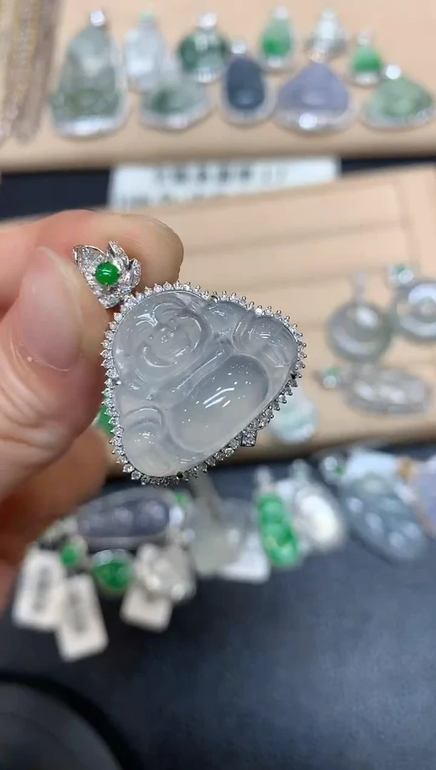 【闪购商品】翡翠颈饰18K金镶嵌佛公【无服务费】