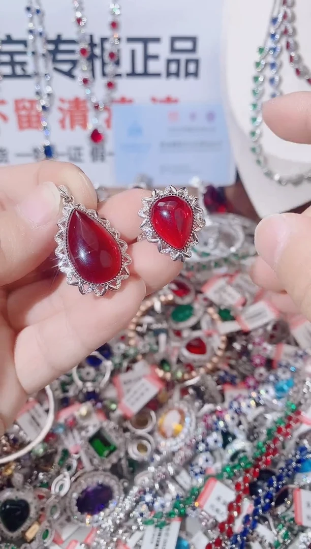 颈饰未镶嵌红宝石项链 戒指