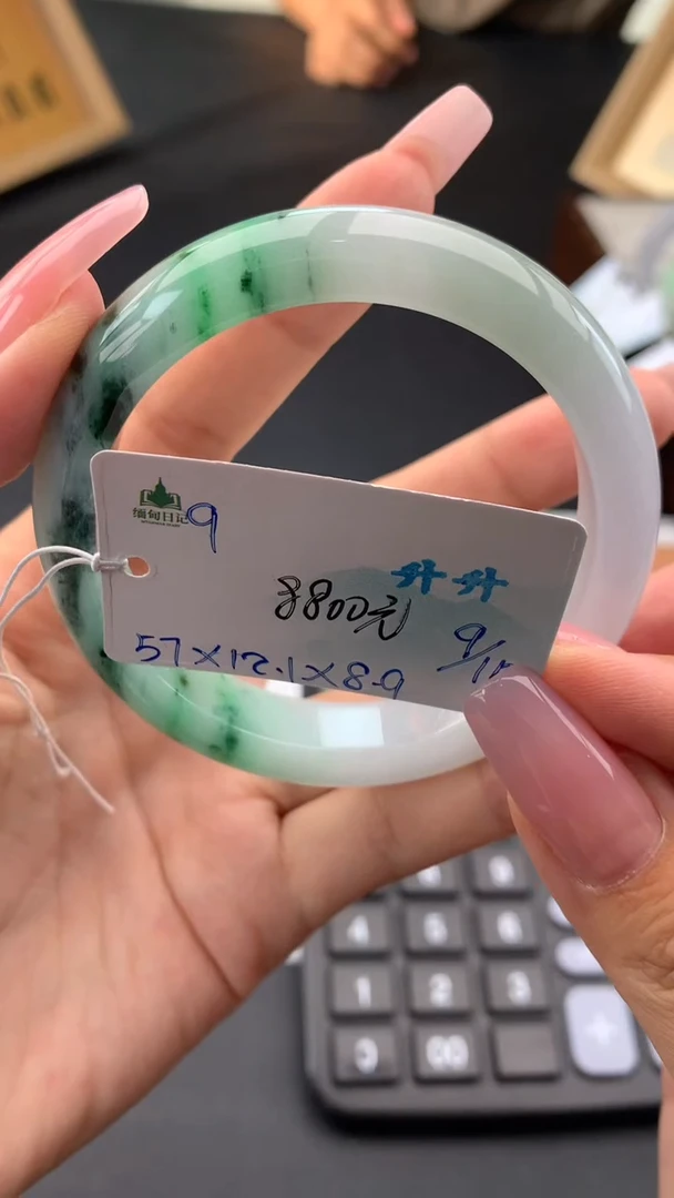 未镶嵌手镯翡翠自带#送人#，联系客服核对地址~