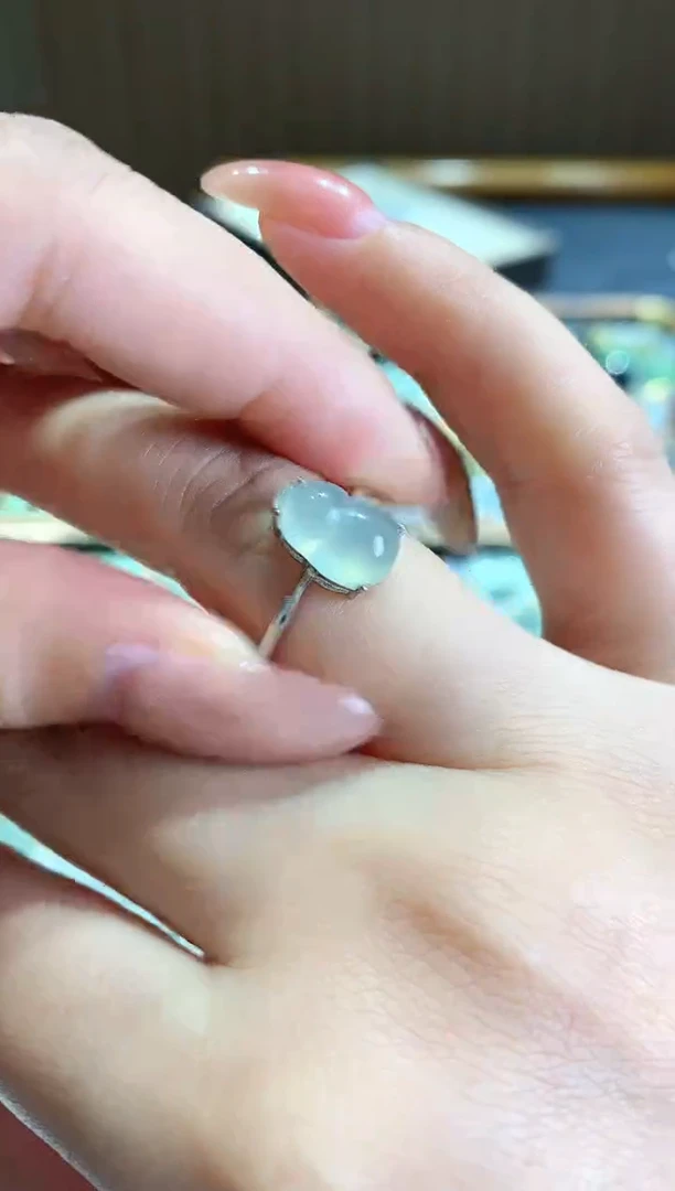 颈饰银S925镶嵌翡翠2025113001