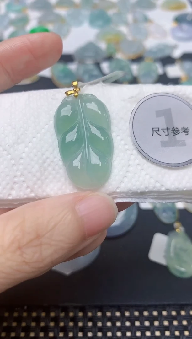 翡翠18K金镶嵌颈饰天然缅甸A货翡翠
