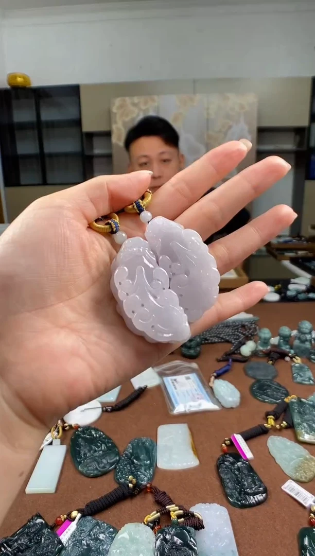 颈饰未镶嵌翡翠 多样性发其一