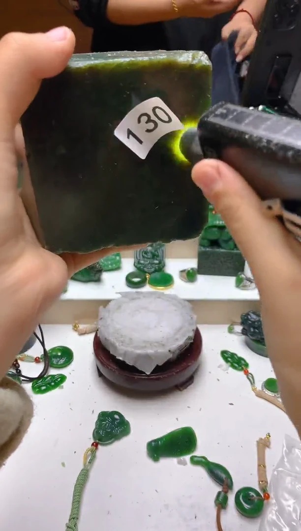 未镶嵌和田玉（碧玉）珠宝半成品0