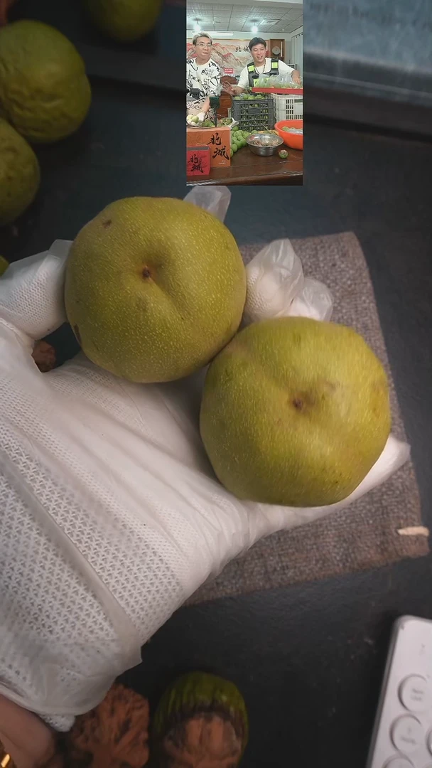 文玩核桃把件青皮野牛68尺左右（售出不退不换）