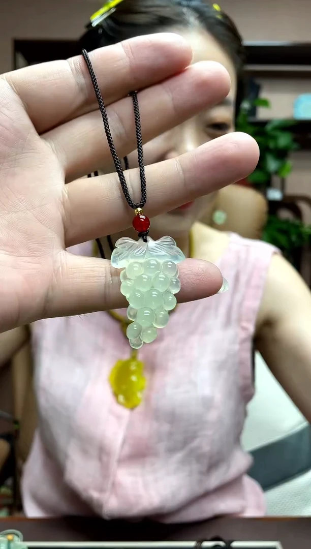 岫玉未镶嵌吊坠·