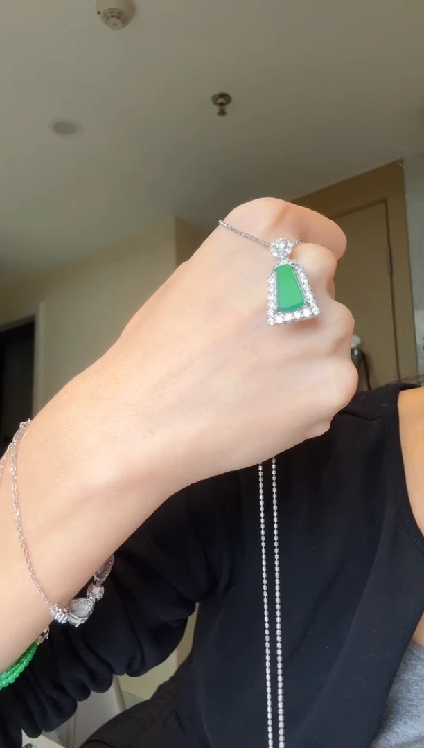 【闪购商品】翡翠吊坠(不含链)银S925镶嵌天然翡翠吊坠