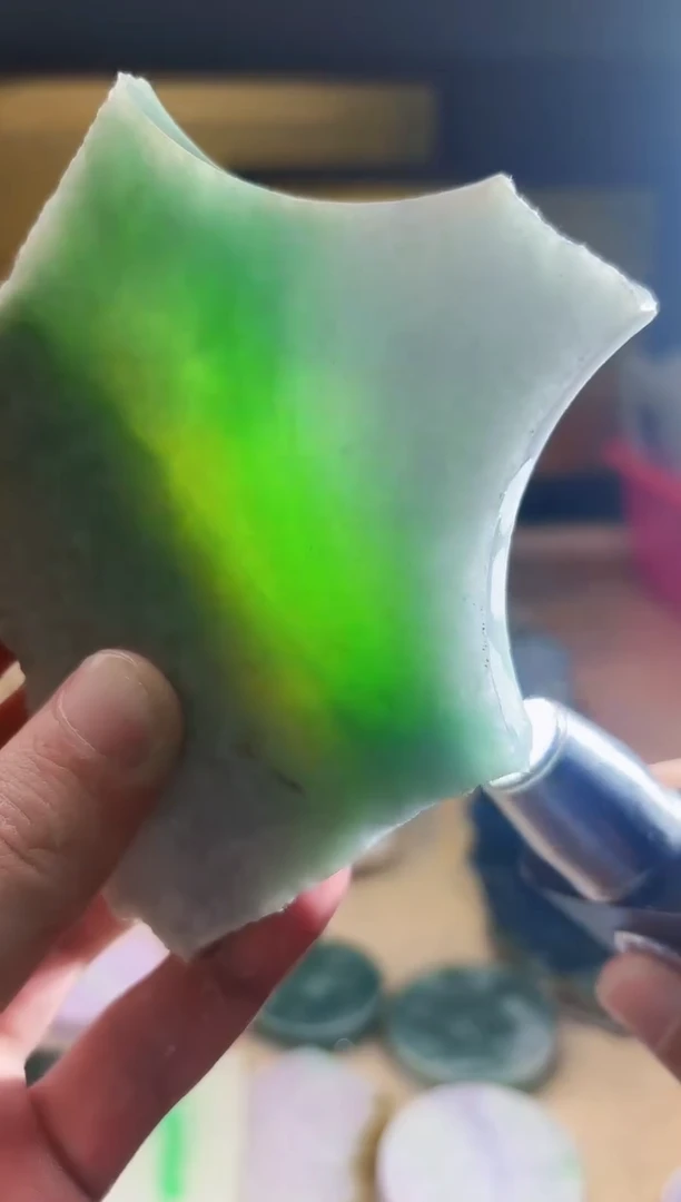 翡翠挂件未镶嵌A货张麦7451